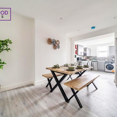 אלדרשוט Brand New, 2 Bed 1 Bath, Modern Town Center Apartment, Free Wifi & Netflix By Redwood Stays מראה חיצוני תמונה