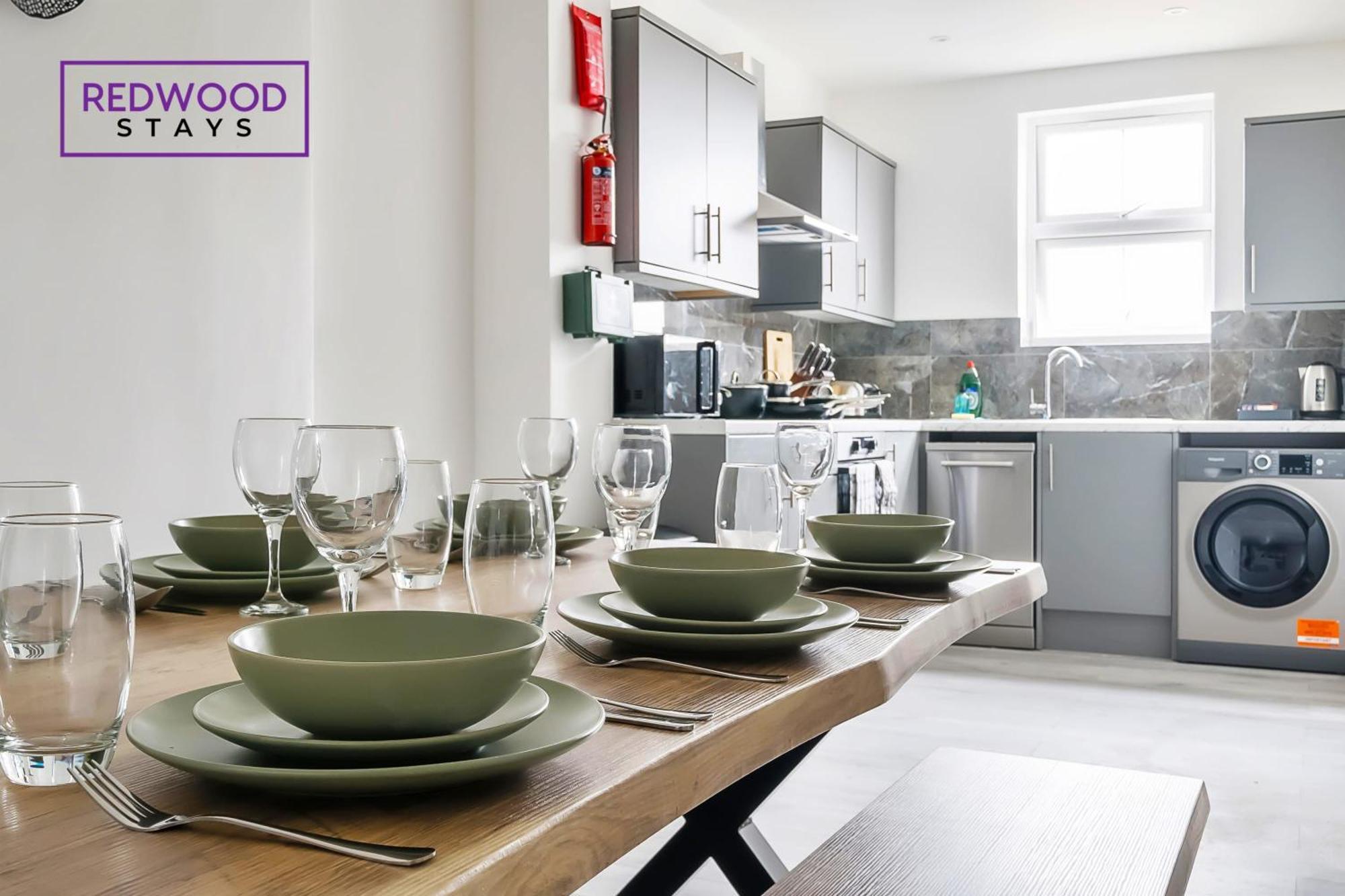 אלדרשוט Brand New, 2 Bed 1 Bath, Modern Town Center Apartment, Free Wifi & Netflix By Redwood Stays מראה חיצוני תמונה