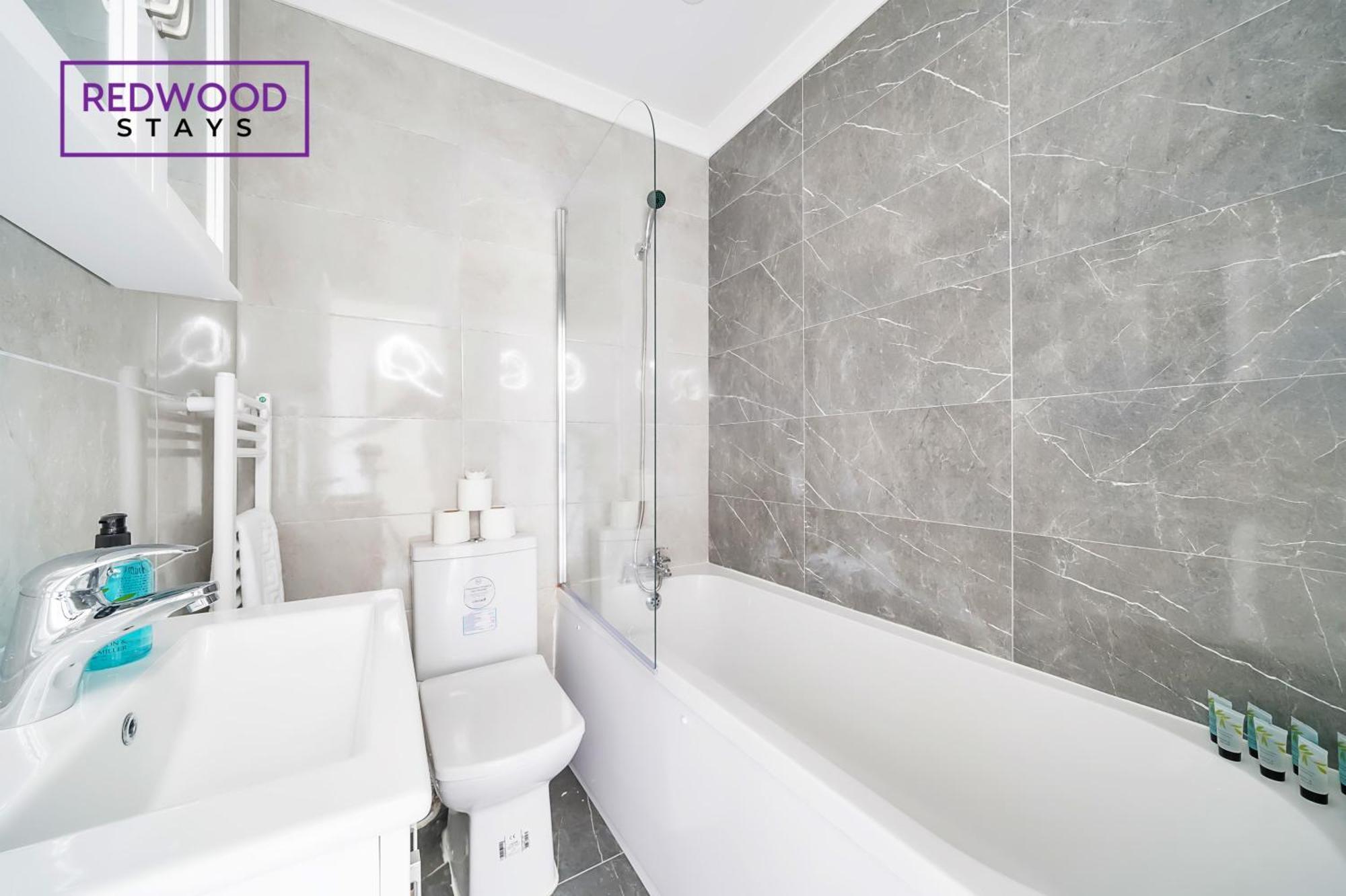 אלדרשוט Brand New, 2 Bed 1 Bath, Modern Town Center Apartment, Free Wifi & Netflix By Redwood Stays מראה חיצוני תמונה