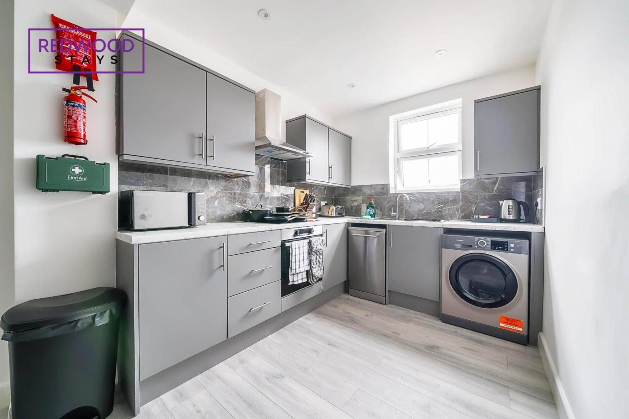 אלדרשוט Brand New, 2 Bed 1 Bath, Modern Town Center Apartment, Free Wifi & Netflix By Redwood Stays מראה חיצוני תמונה
